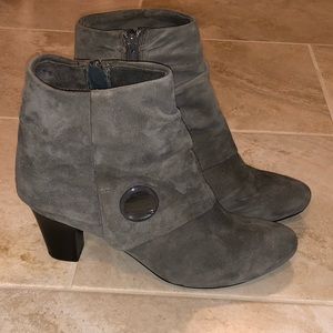 ❄️Gray suede booties, 10M
